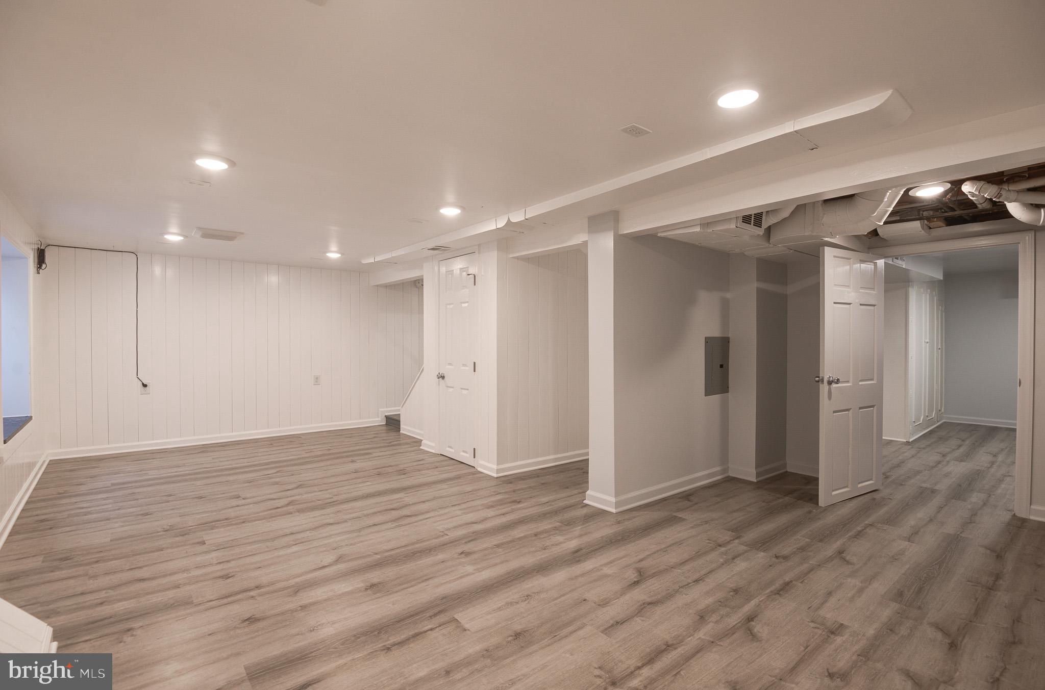 403 W ROSEMARY LANE