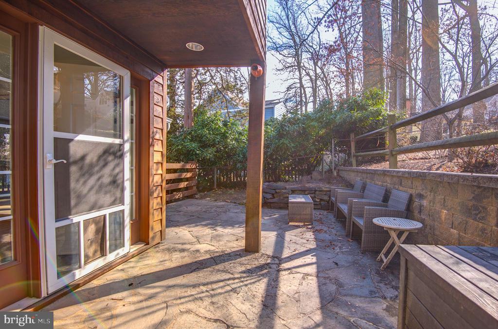 403 W ROSEMARY LANE