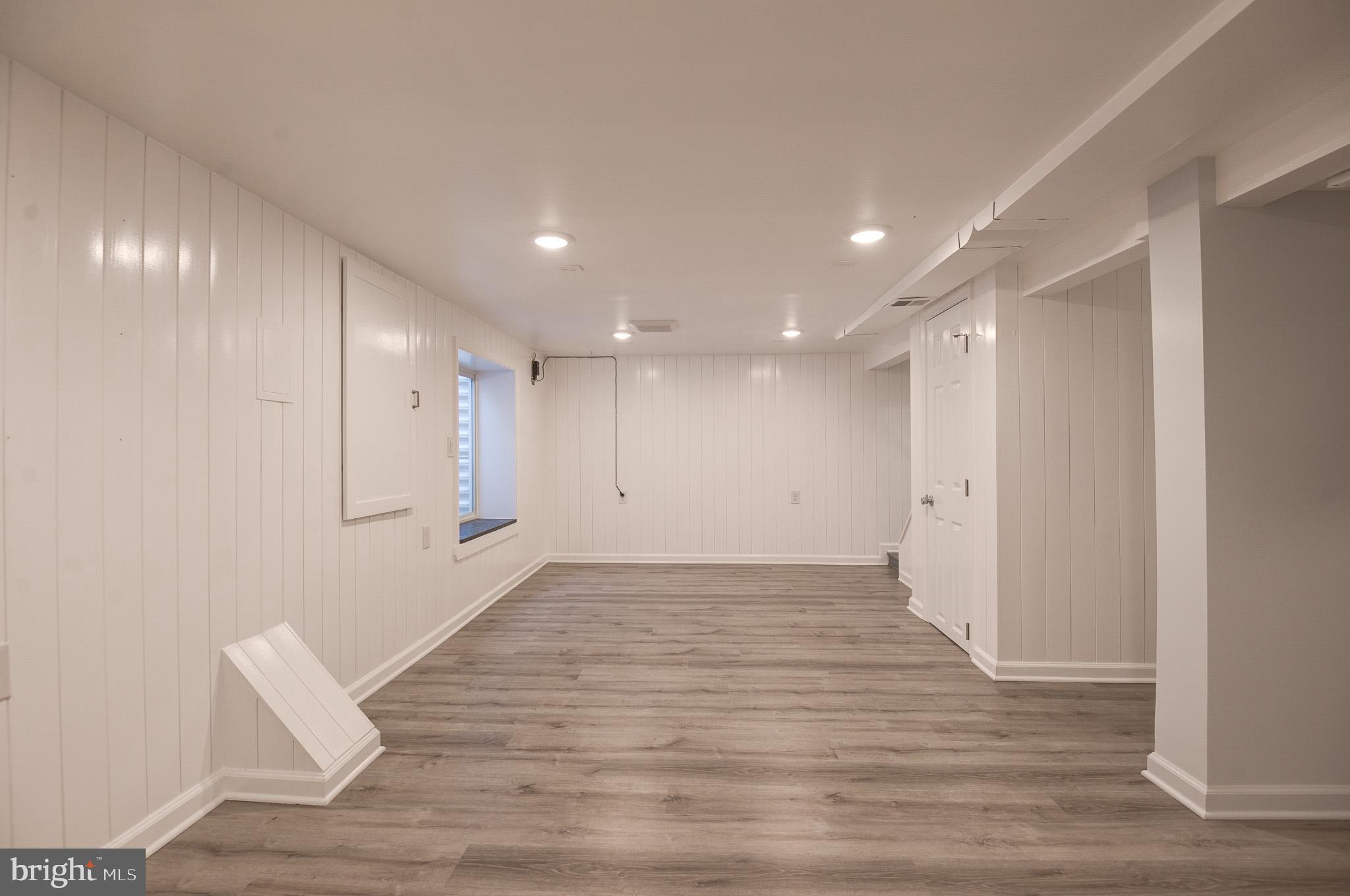 403 W ROSEMARY LANE
