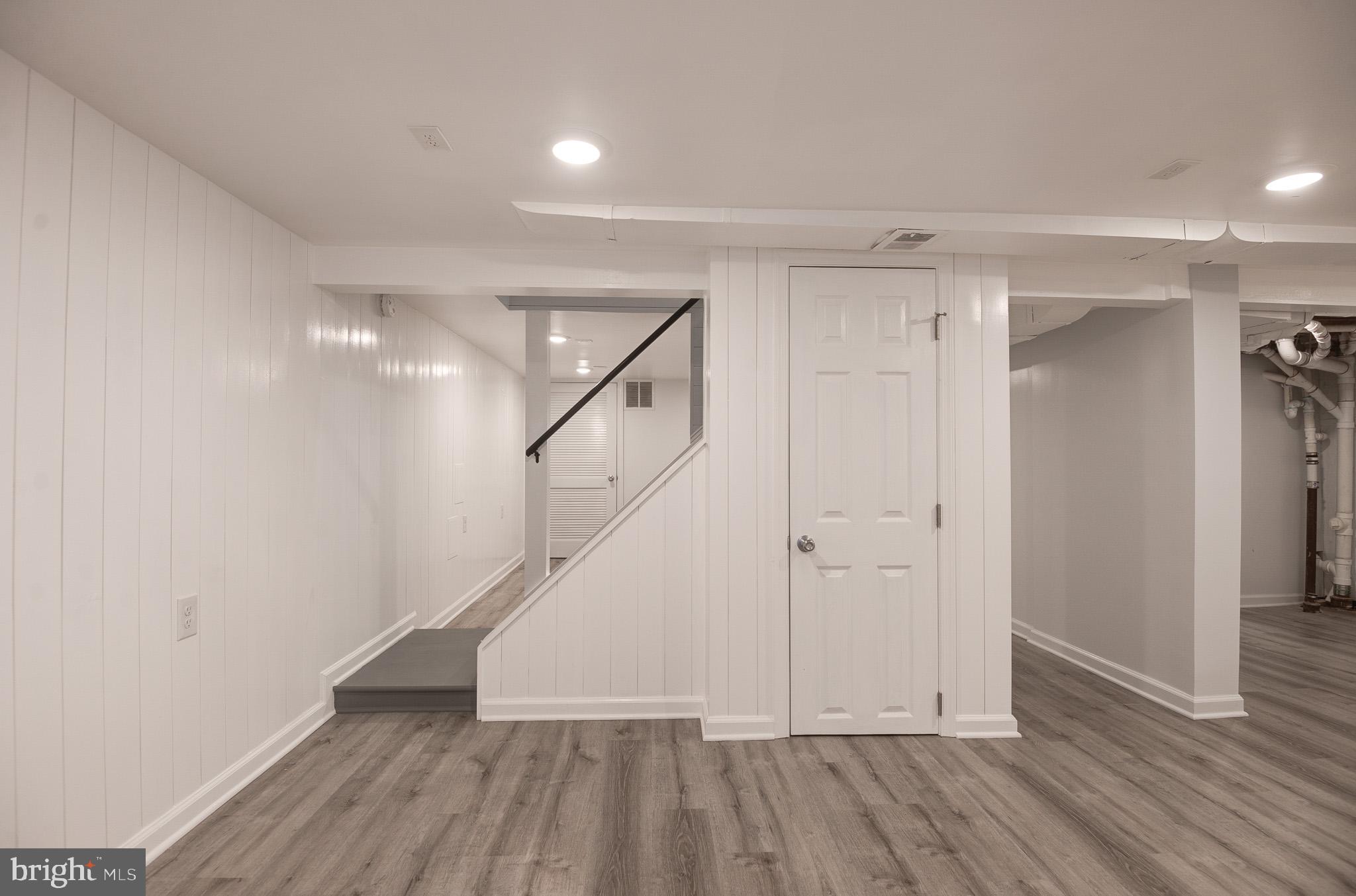 403 W ROSEMARY LANE