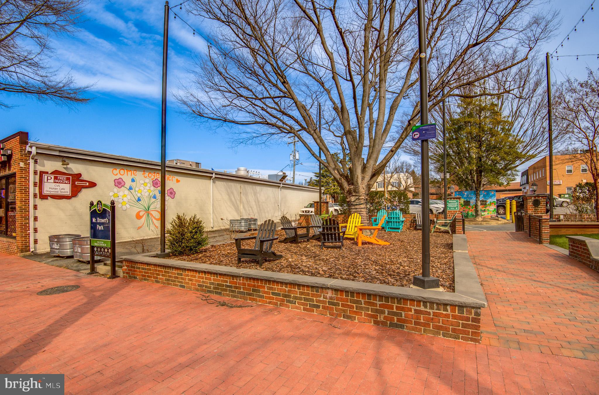 403 W ROSEMARY LANE