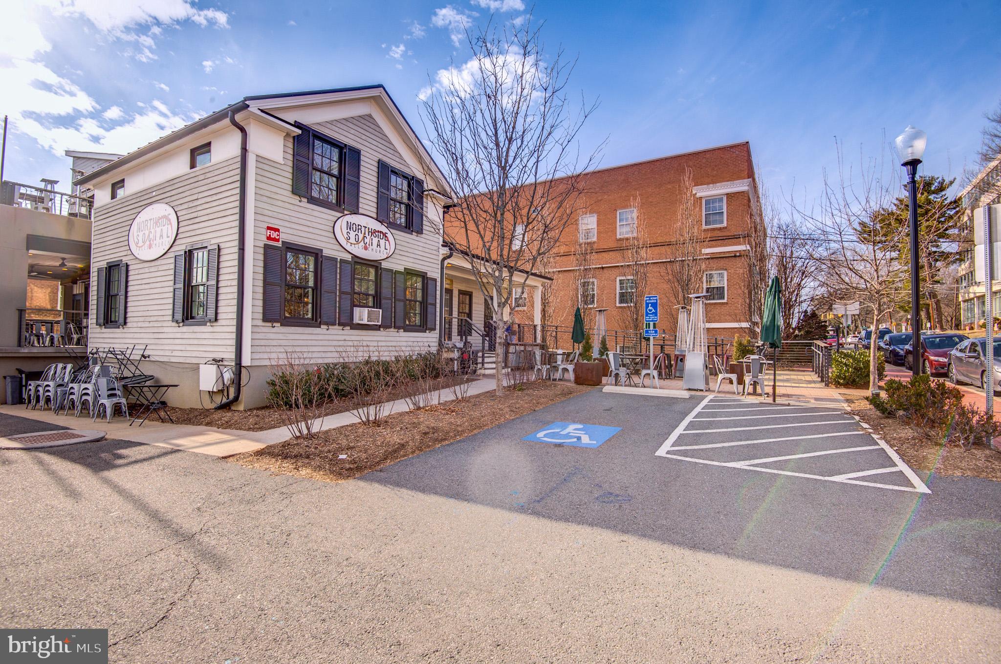 403 W ROSEMARY LANE