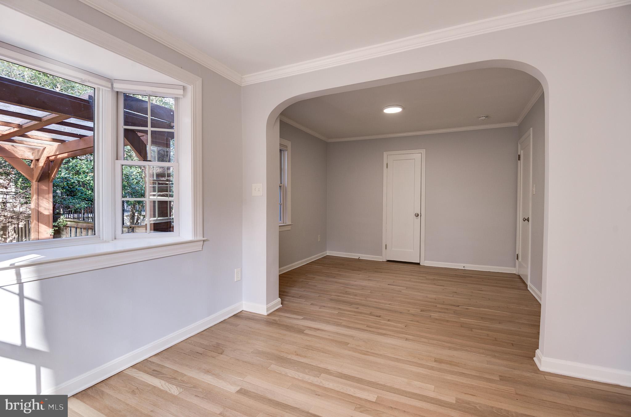 403 W ROSEMARY LANE