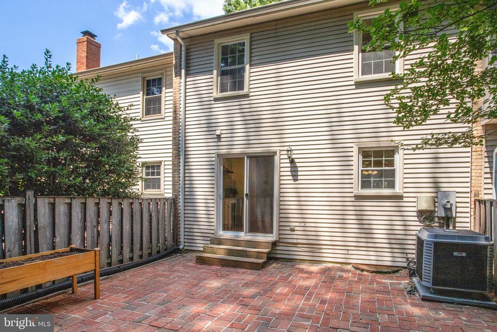 7919 TREESIDE COURT