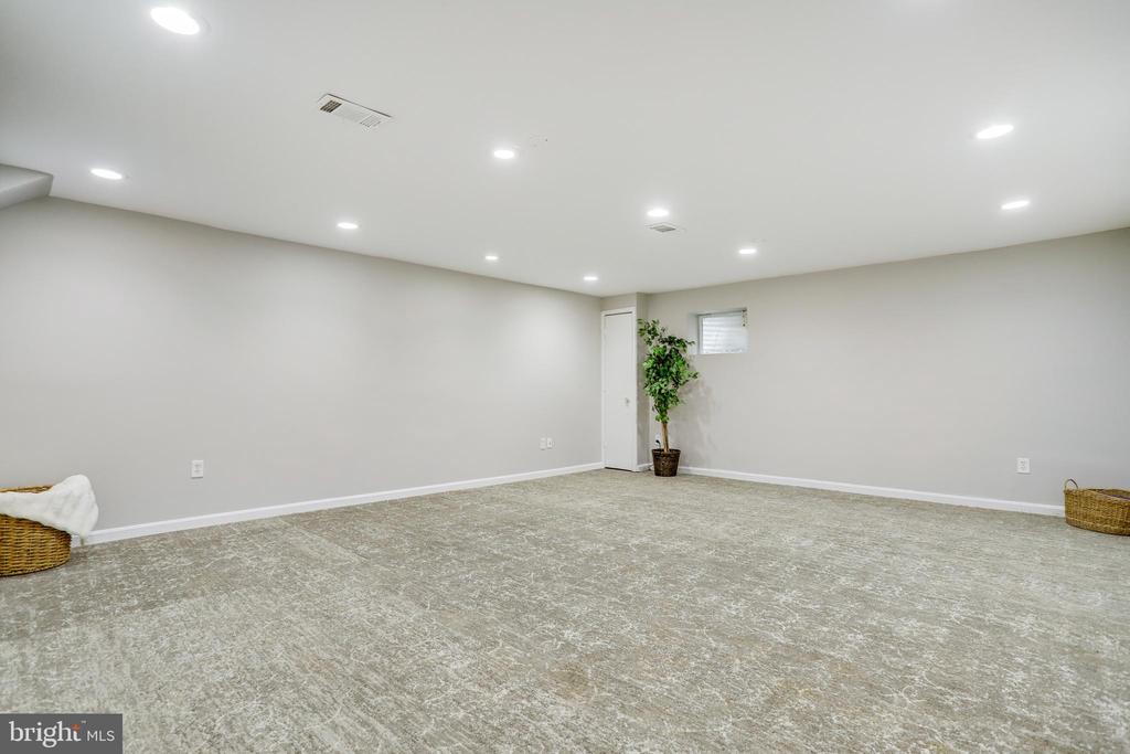 7919 TREESIDE COURT