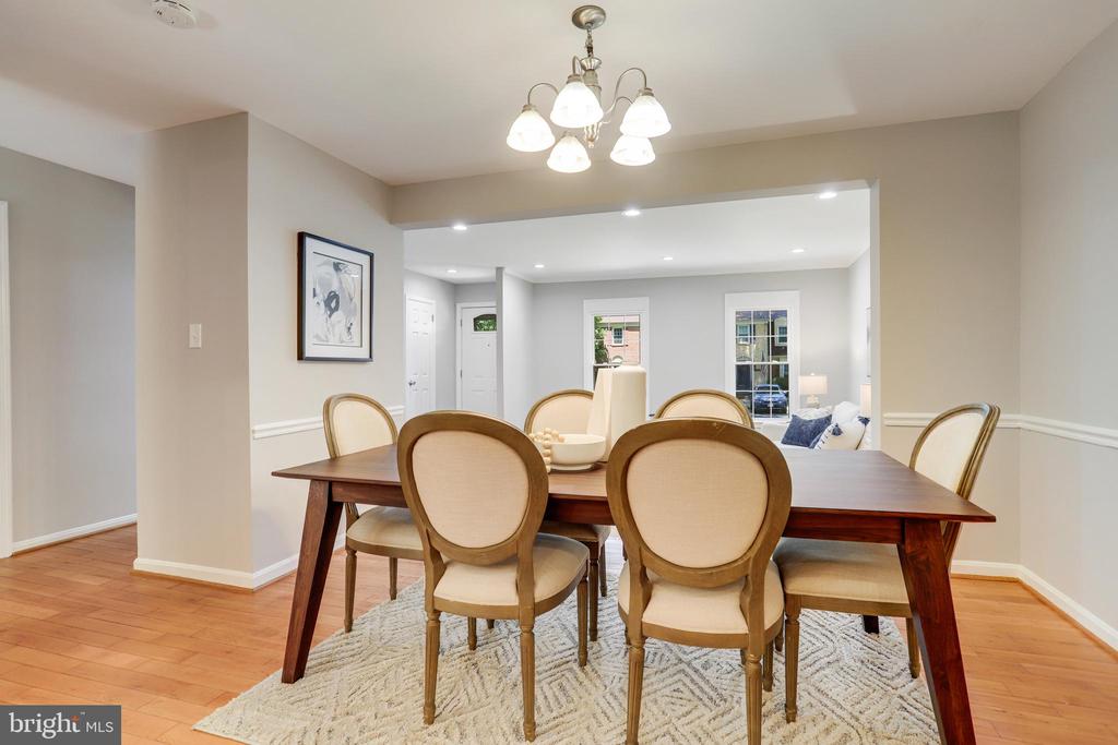 7919 TREESIDE COURT
