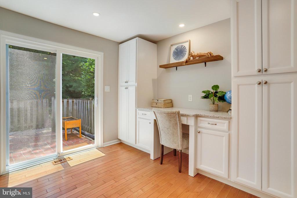 7919 TREESIDE COURT