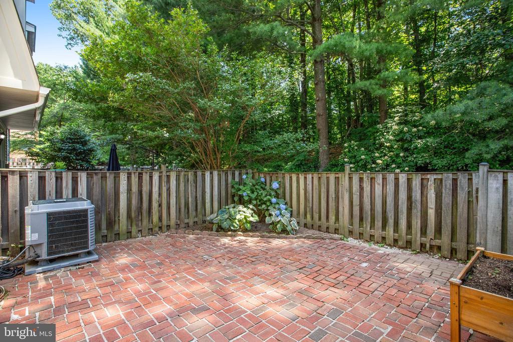 7919 TREESIDE COURT