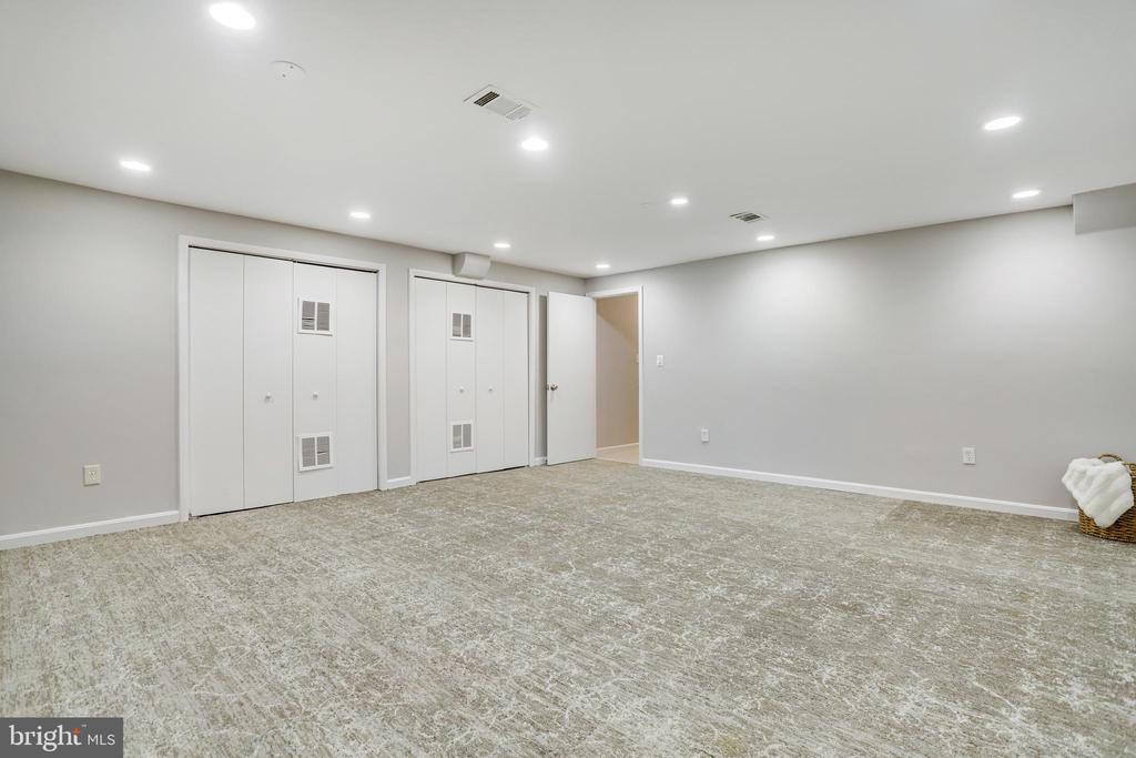 7919 TREESIDE COURT