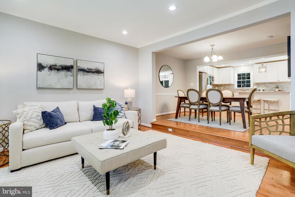 7919 TREESIDE COURT