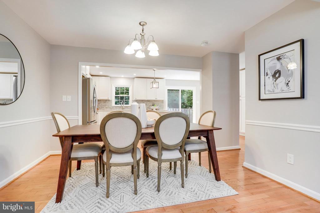 7919 TREESIDE COURT