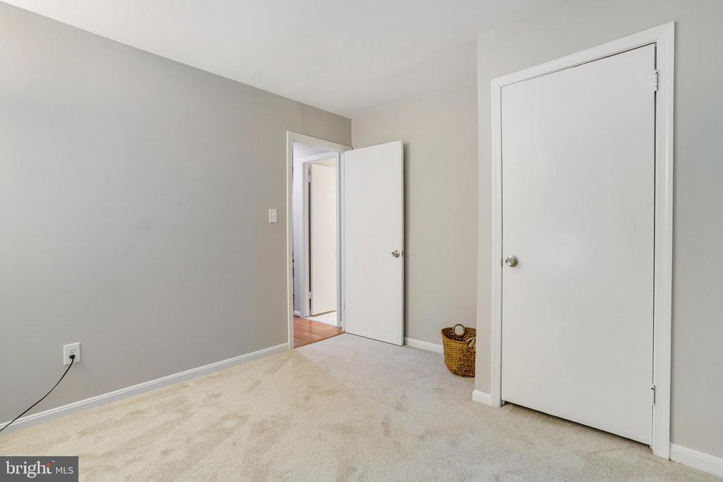 7919 TREESIDE COURT