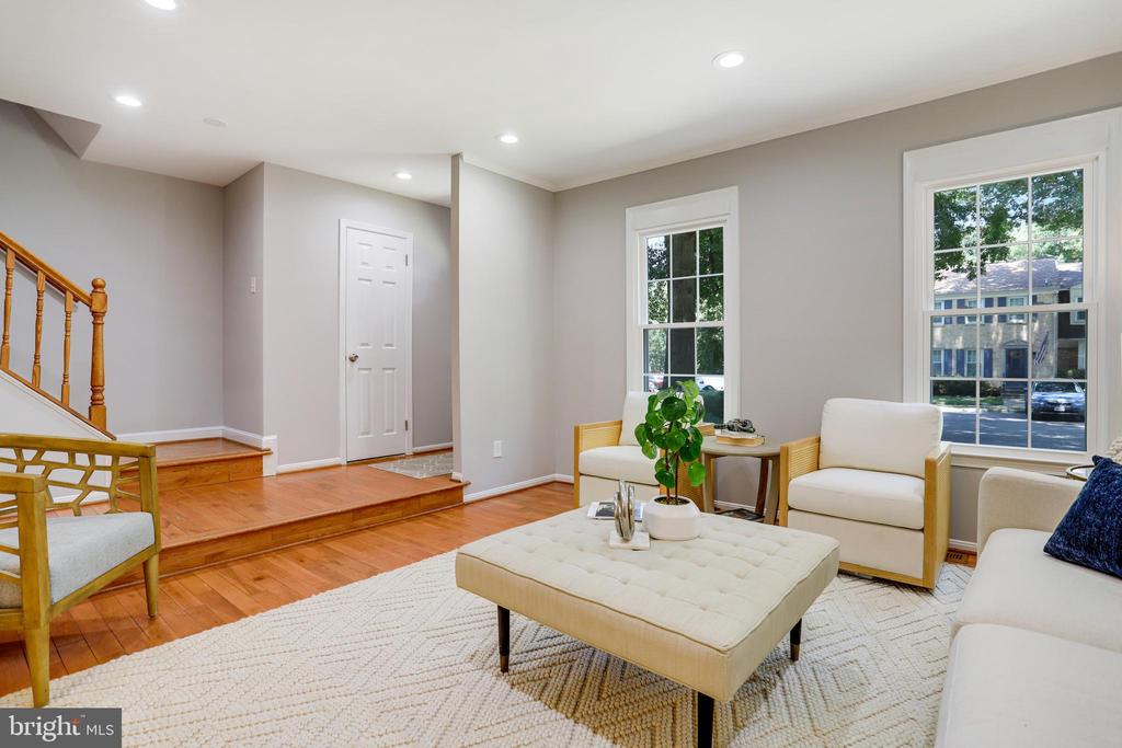 7919 TREESIDE COURT