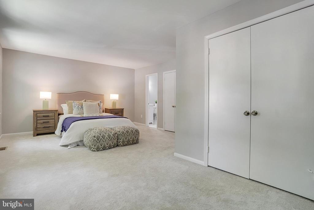 7919 TREESIDE COURT