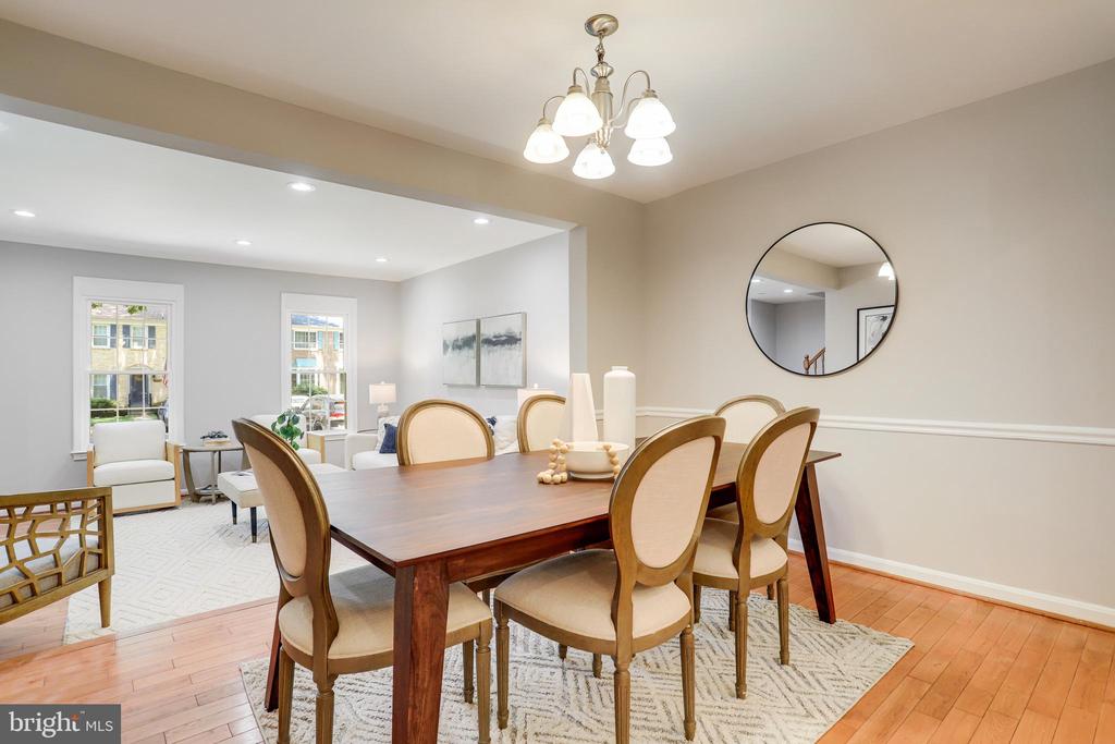 7919 TREESIDE COURT