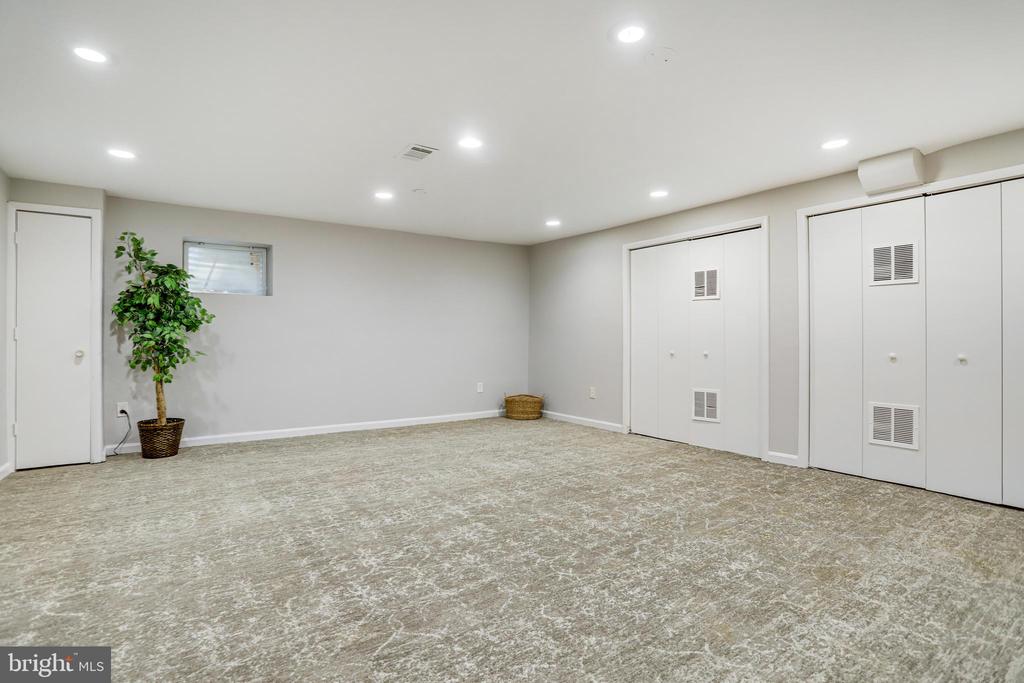 7919 TREESIDE COURT