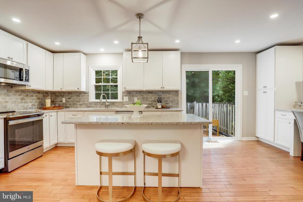 7919 TREESIDE COURT