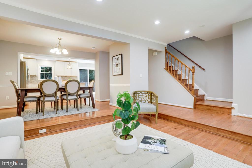 7919 TREESIDE COURT