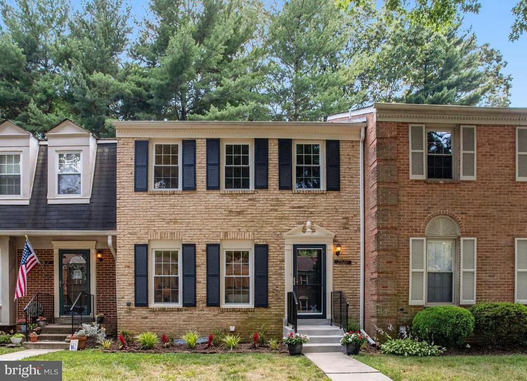 7919 TREESIDE COURT