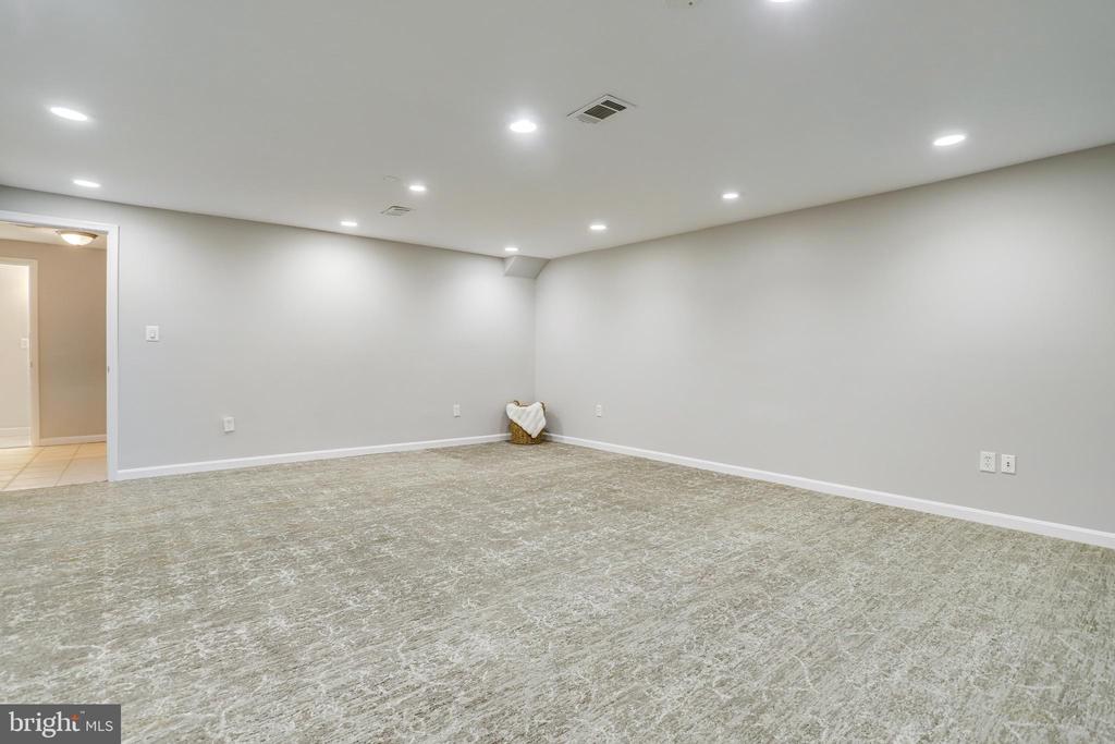 7919 TREESIDE COURT