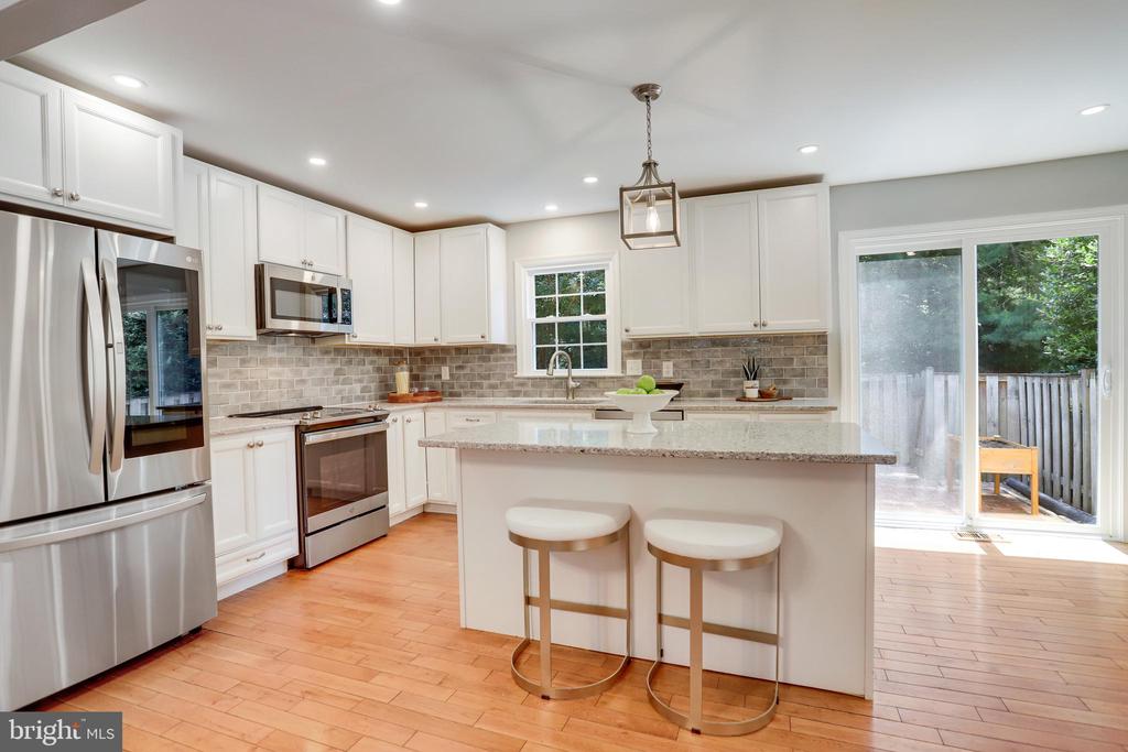 7919 TREESIDE COURT