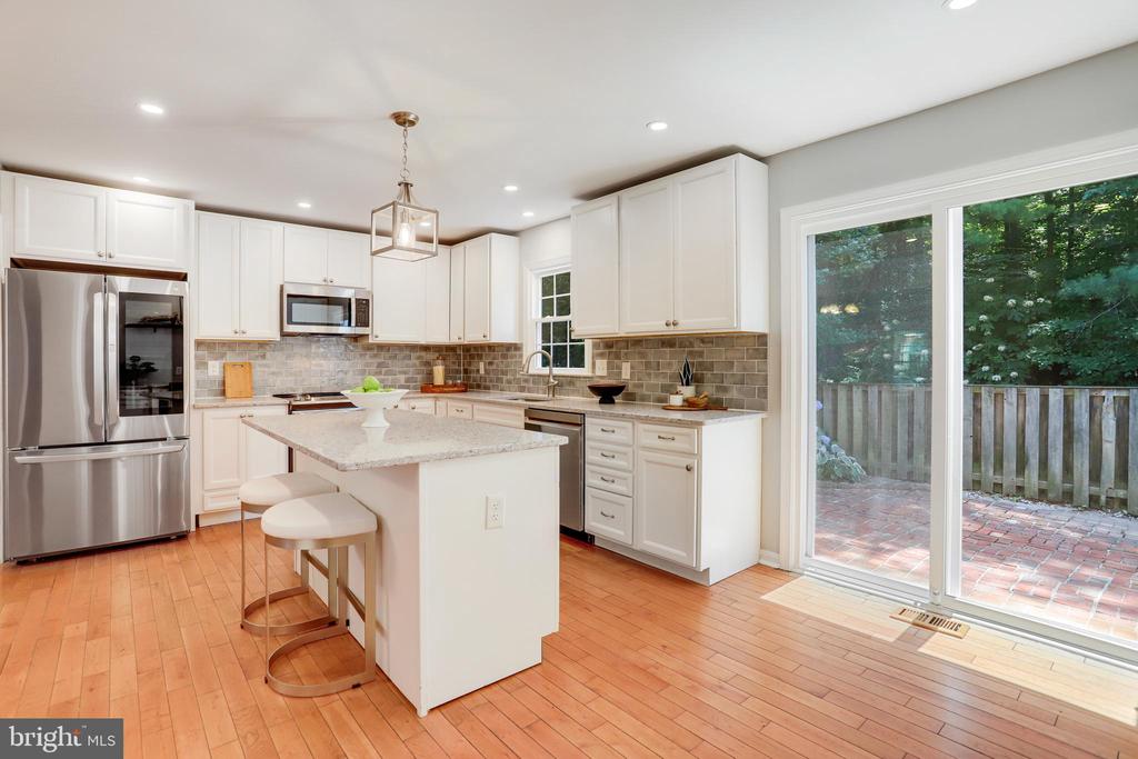 7919 TREESIDE COURT