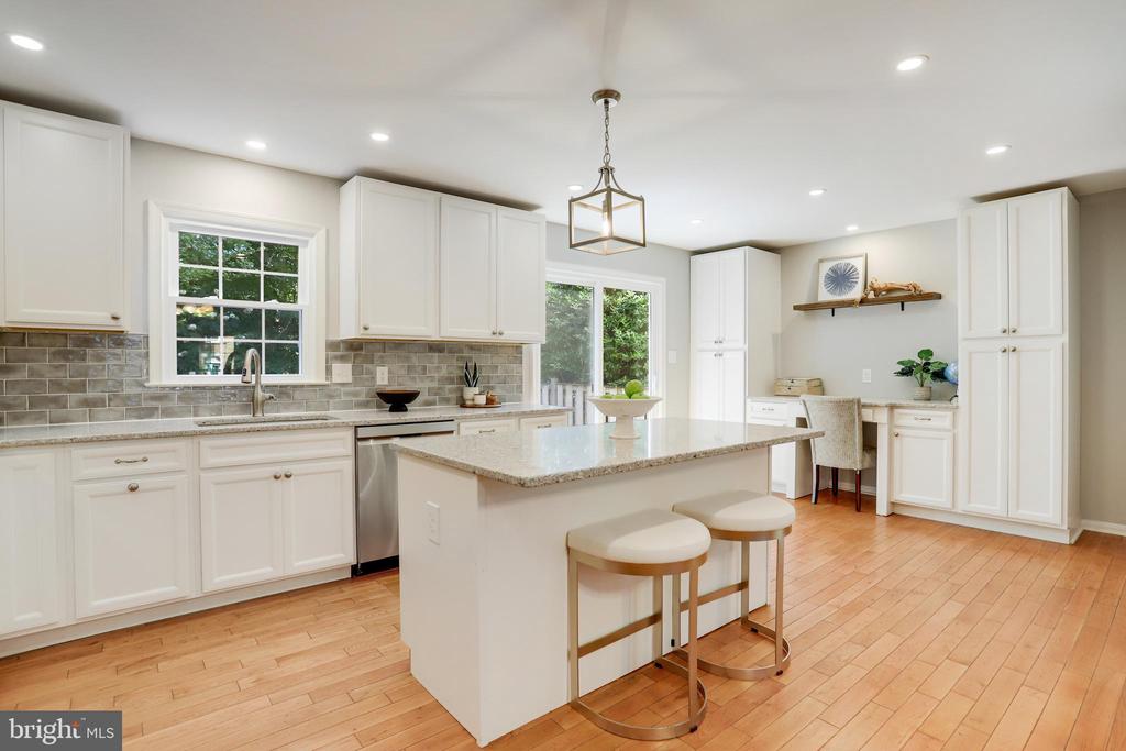 7919 TREESIDE COURT