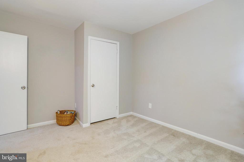7919 TREESIDE COURT