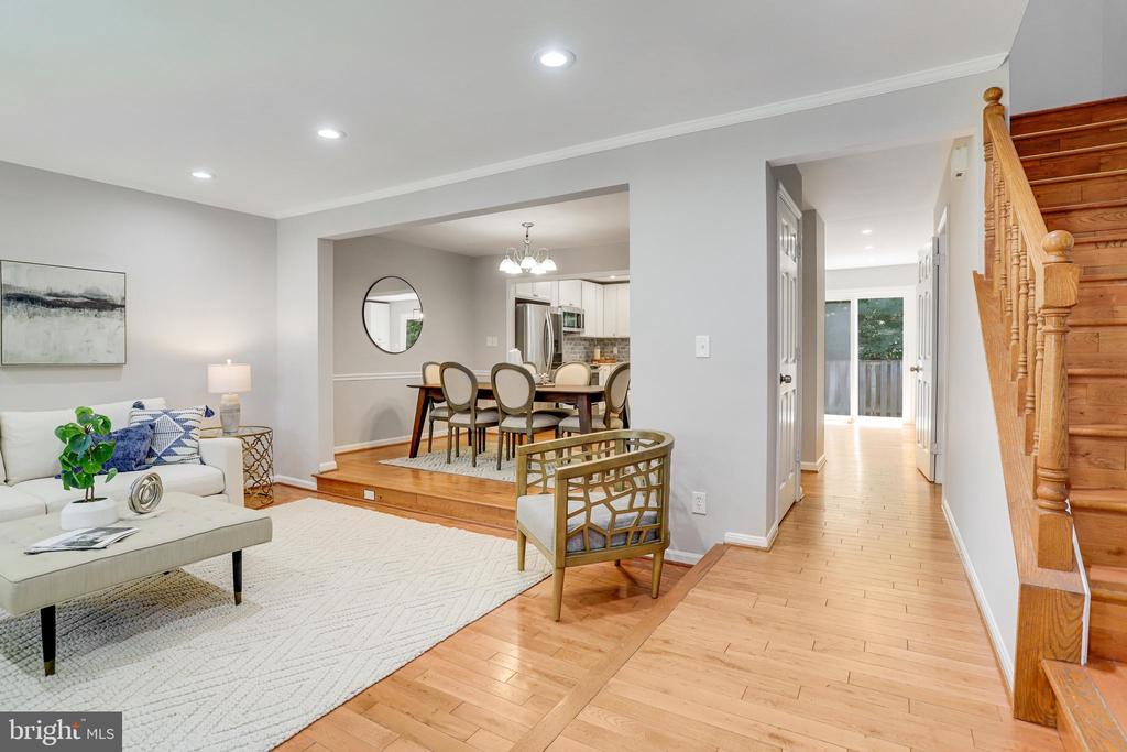 7919 TREESIDE COURT