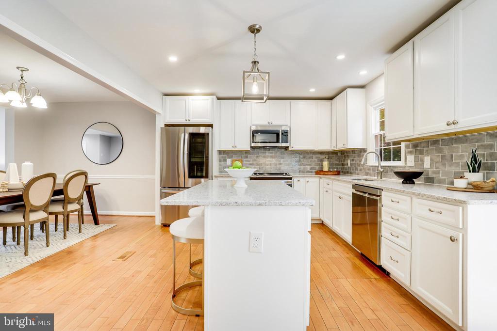 7919 TREESIDE COURT