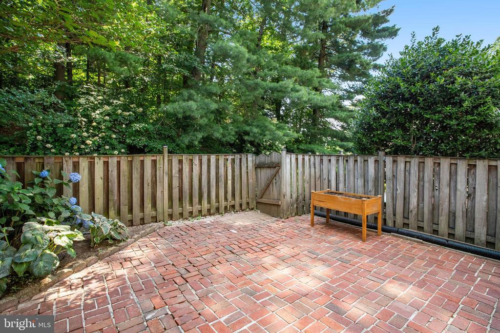 7919 TREESIDE COURT