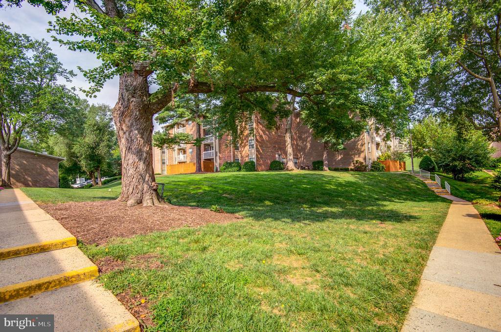 1942 KENNEDY DRIVE 104