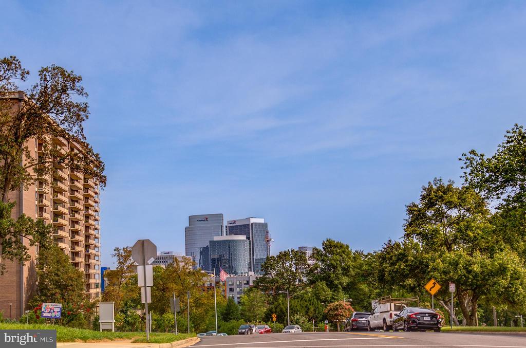 1942 KENNEDY DRIVE 104