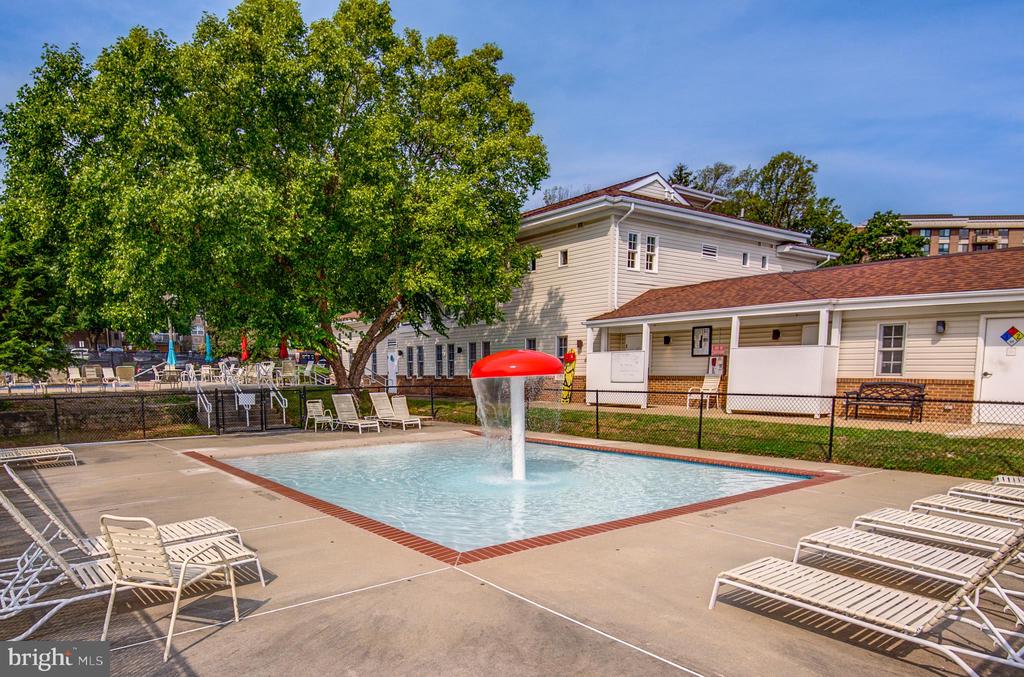1942 KENNEDY DRIVE 104