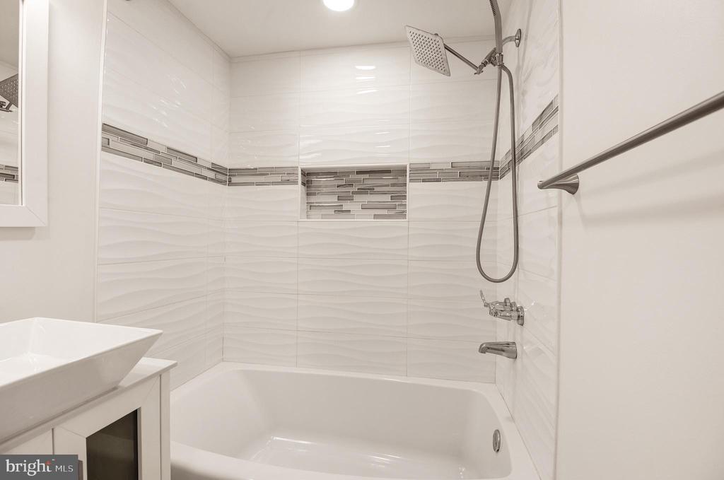 1942 KENNEDY DRIVE 104