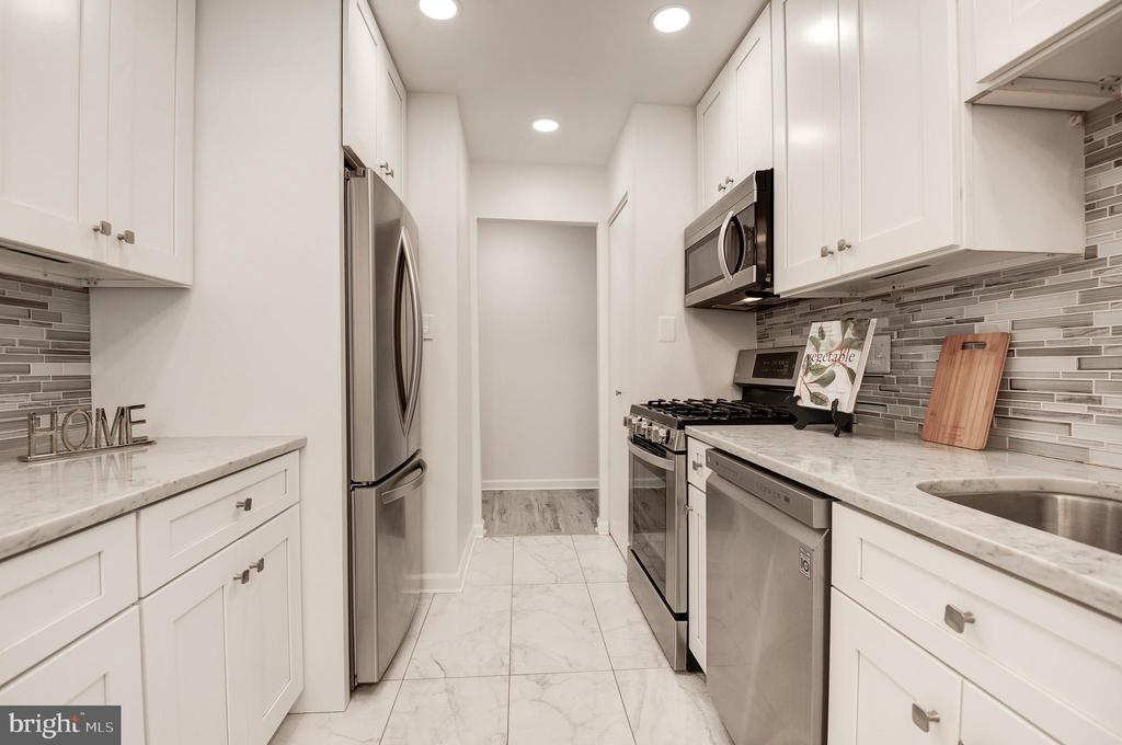 1942 KENNEDY DRIVE 104