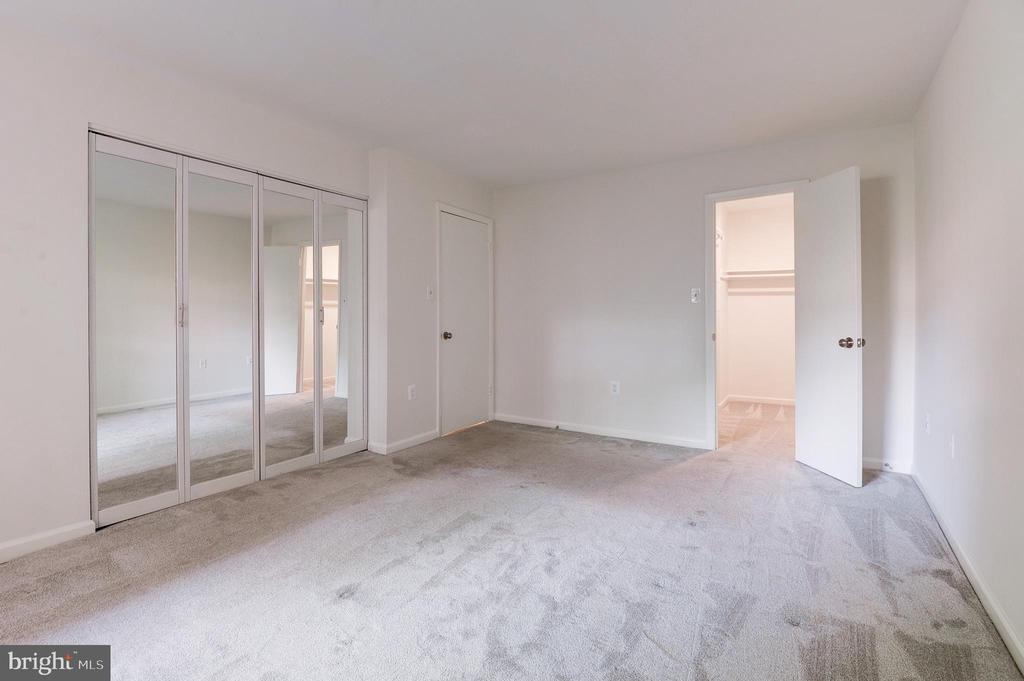 1942 KENNEDY DRIVE 104
