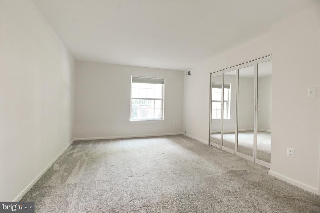 1942 KENNEDY DRIVE 104