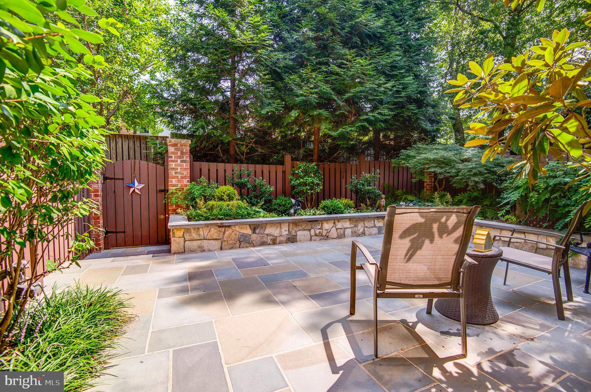 2035 MAYFAIR MCLEAN COURT