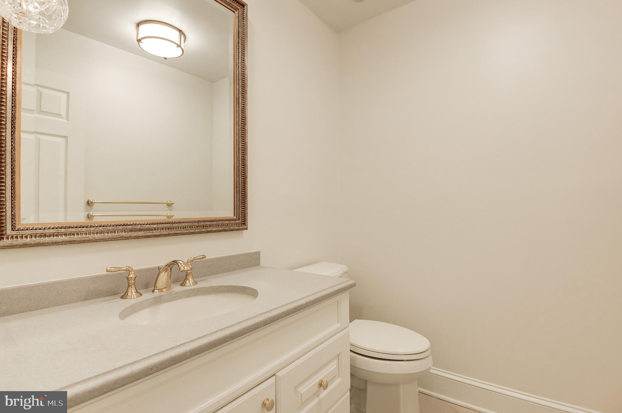 2035 MAYFAIR MCLEAN COURT