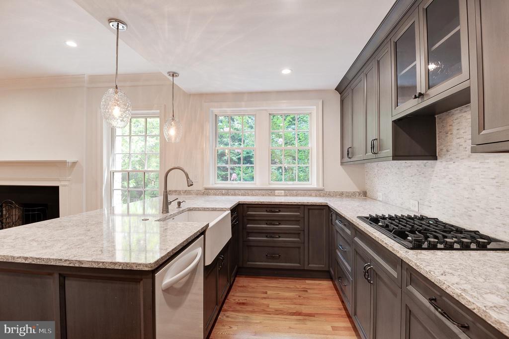 2035 MAYFAIR MCLEAN COURT
