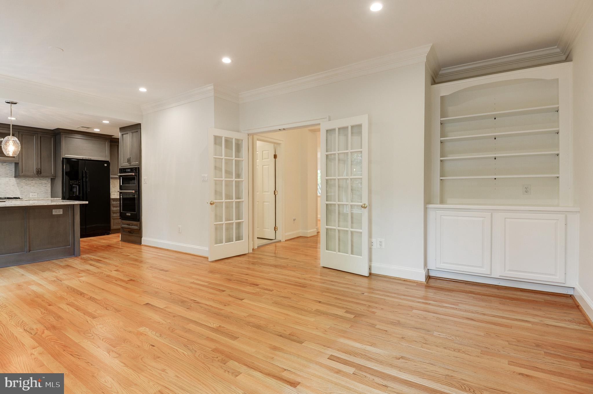 2035 MAYFAIR MCLEAN COURT