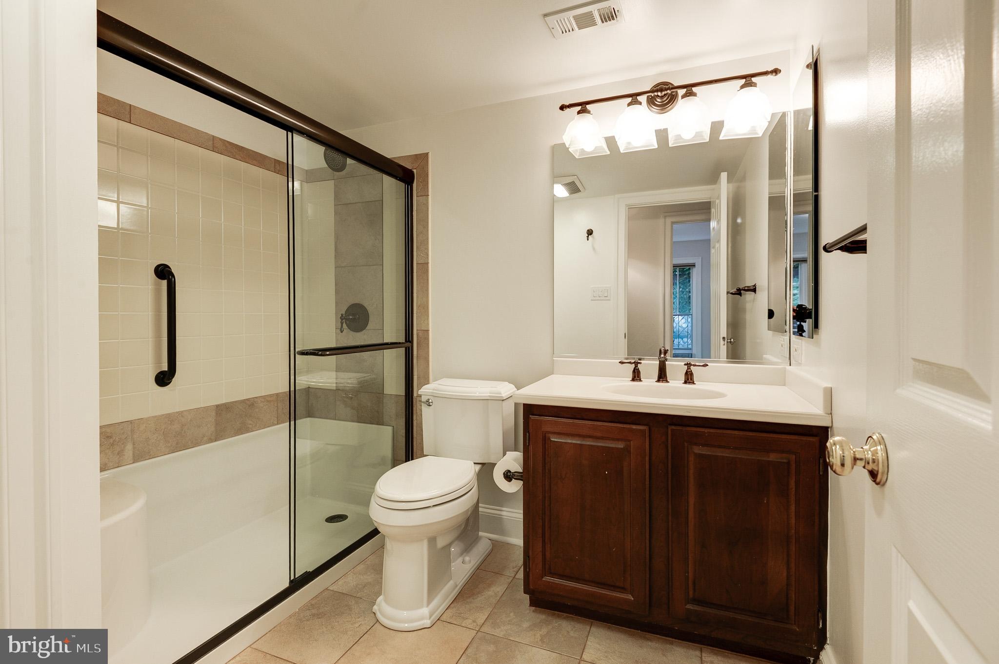 2035 MAYFAIR MCLEAN COURT