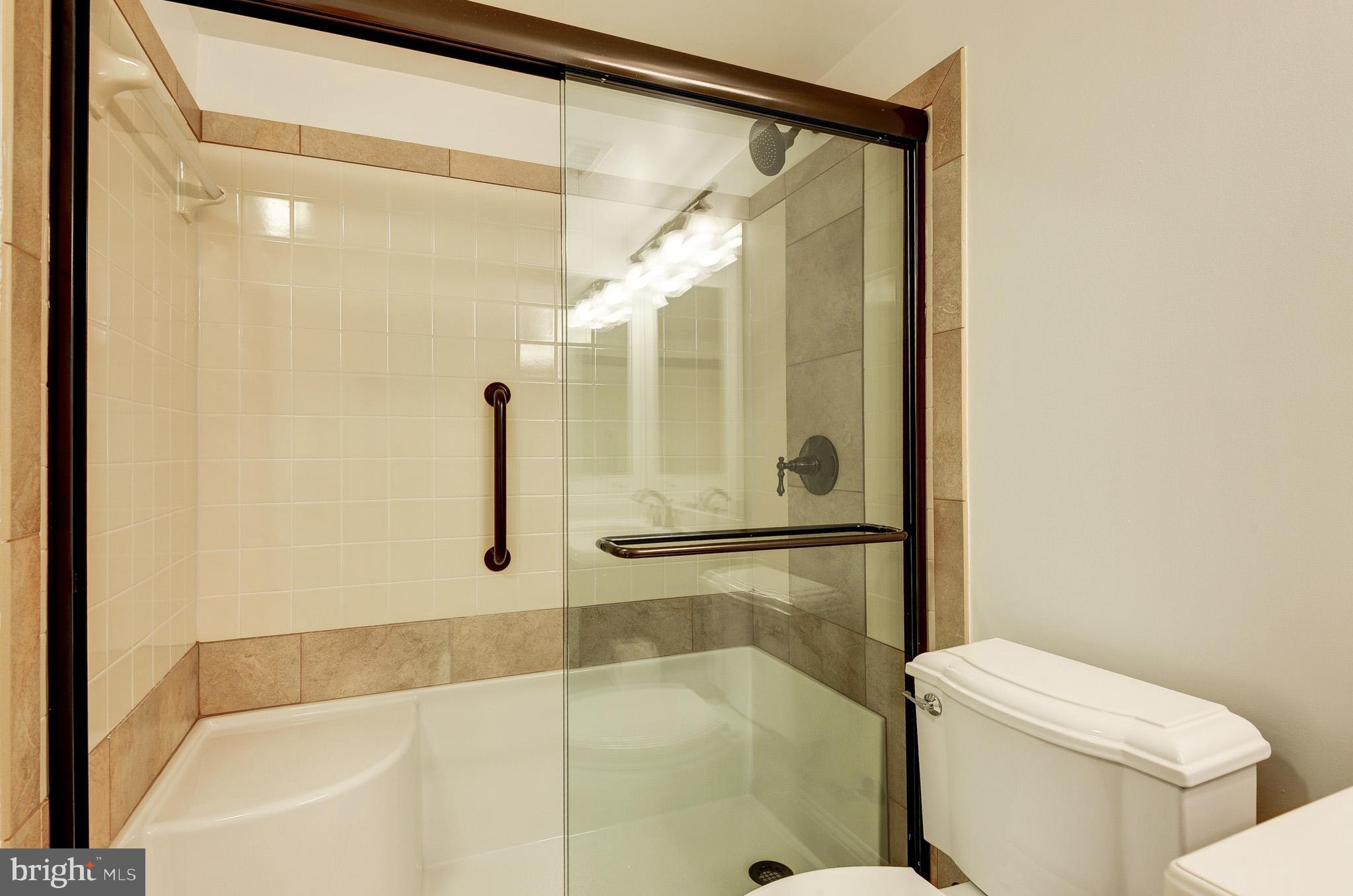 2035 MAYFAIR MCLEAN COURT