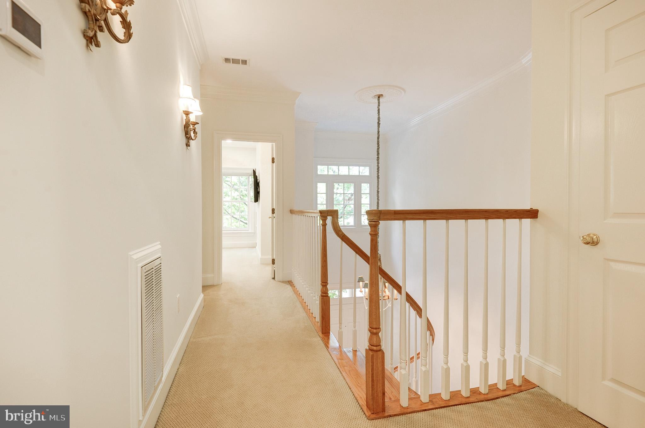 2035 MAYFAIR MCLEAN COURT