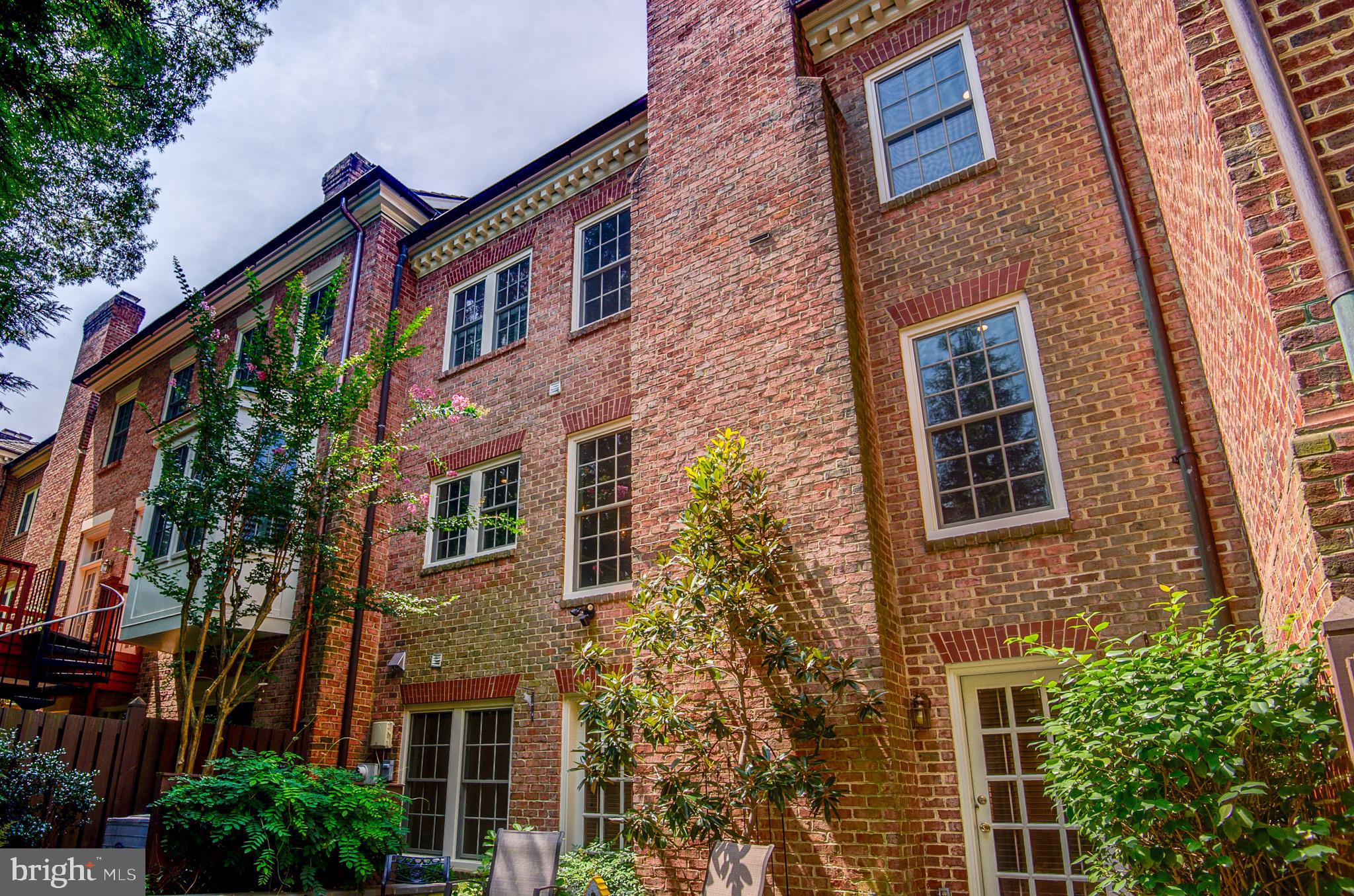 2035 MAYFAIR MCLEAN COURT