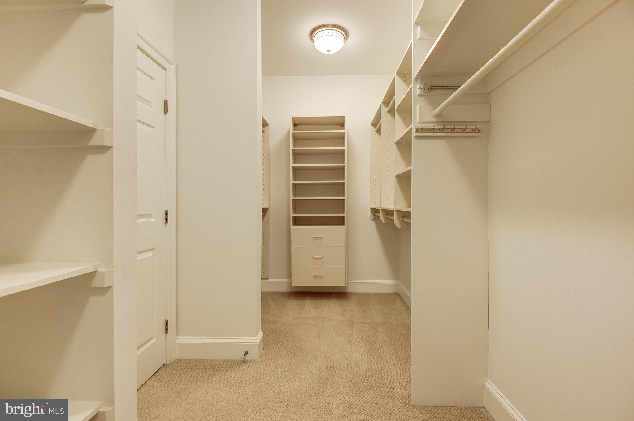 2035 MAYFAIR MCLEAN COURT