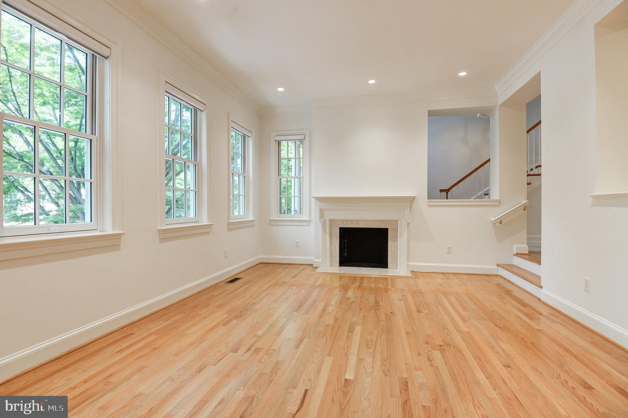 2035 MAYFAIR MCLEAN COURT