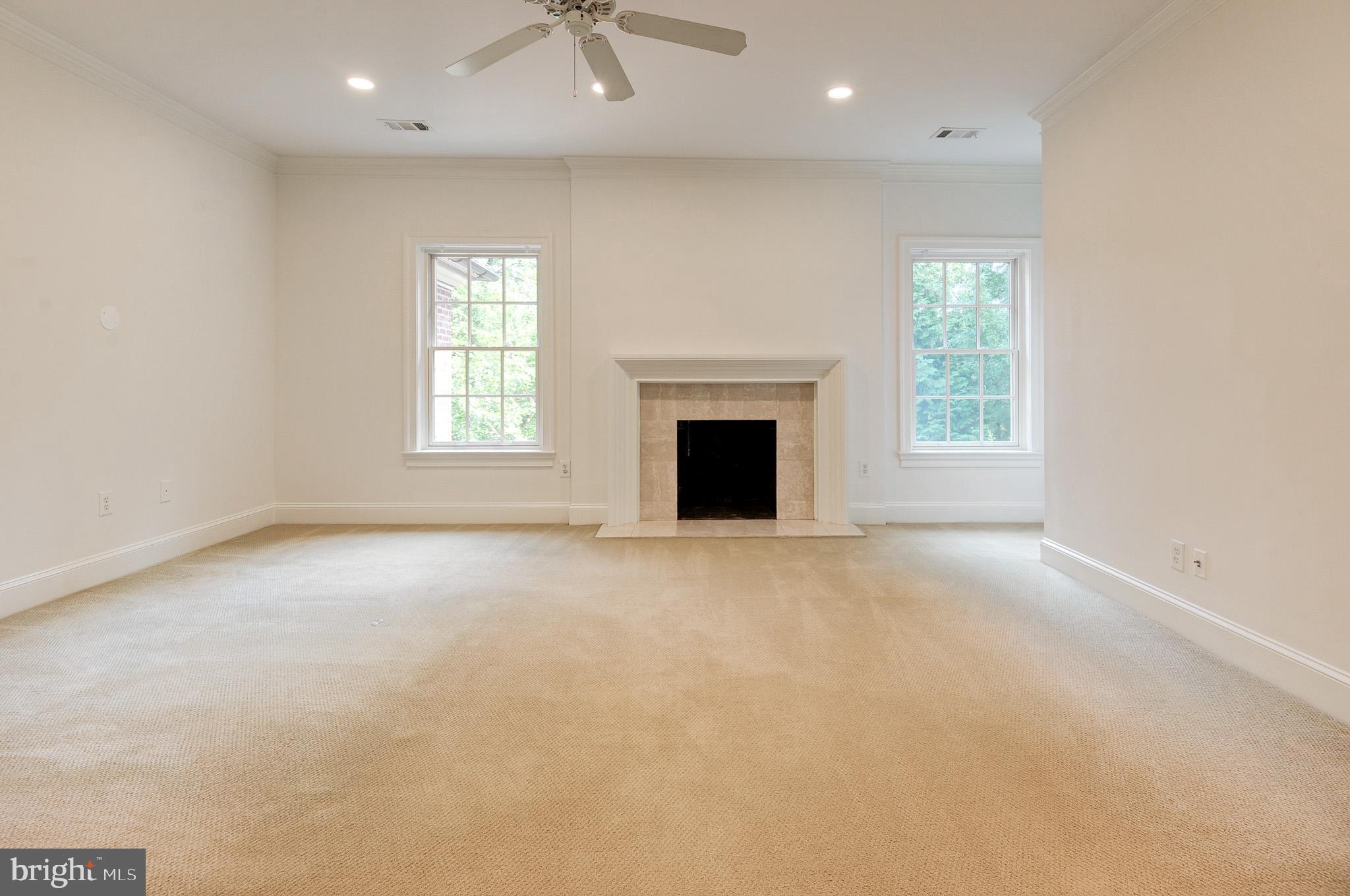 2035 MAYFAIR MCLEAN COURT