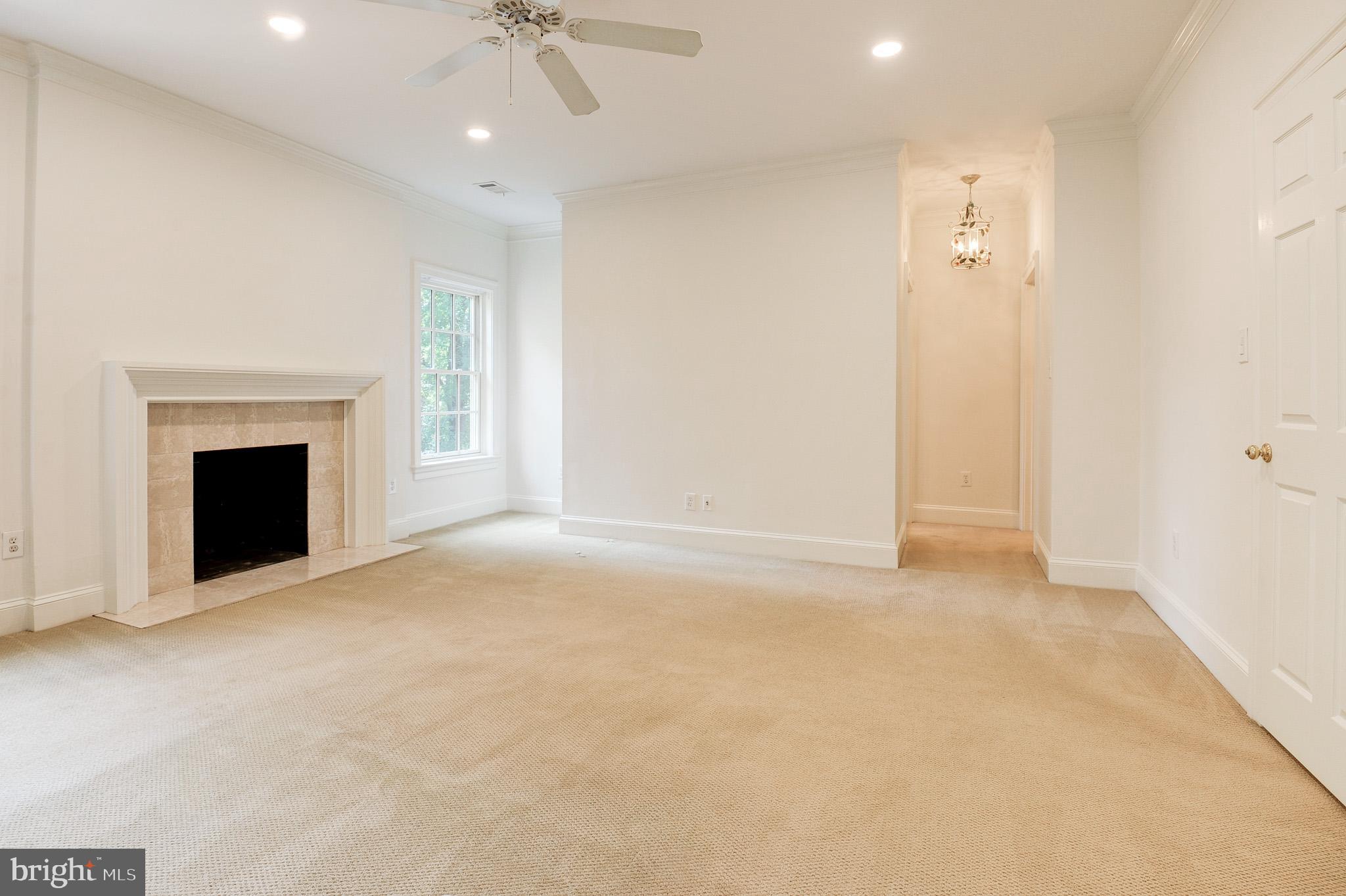 2035 MAYFAIR MCLEAN COURT